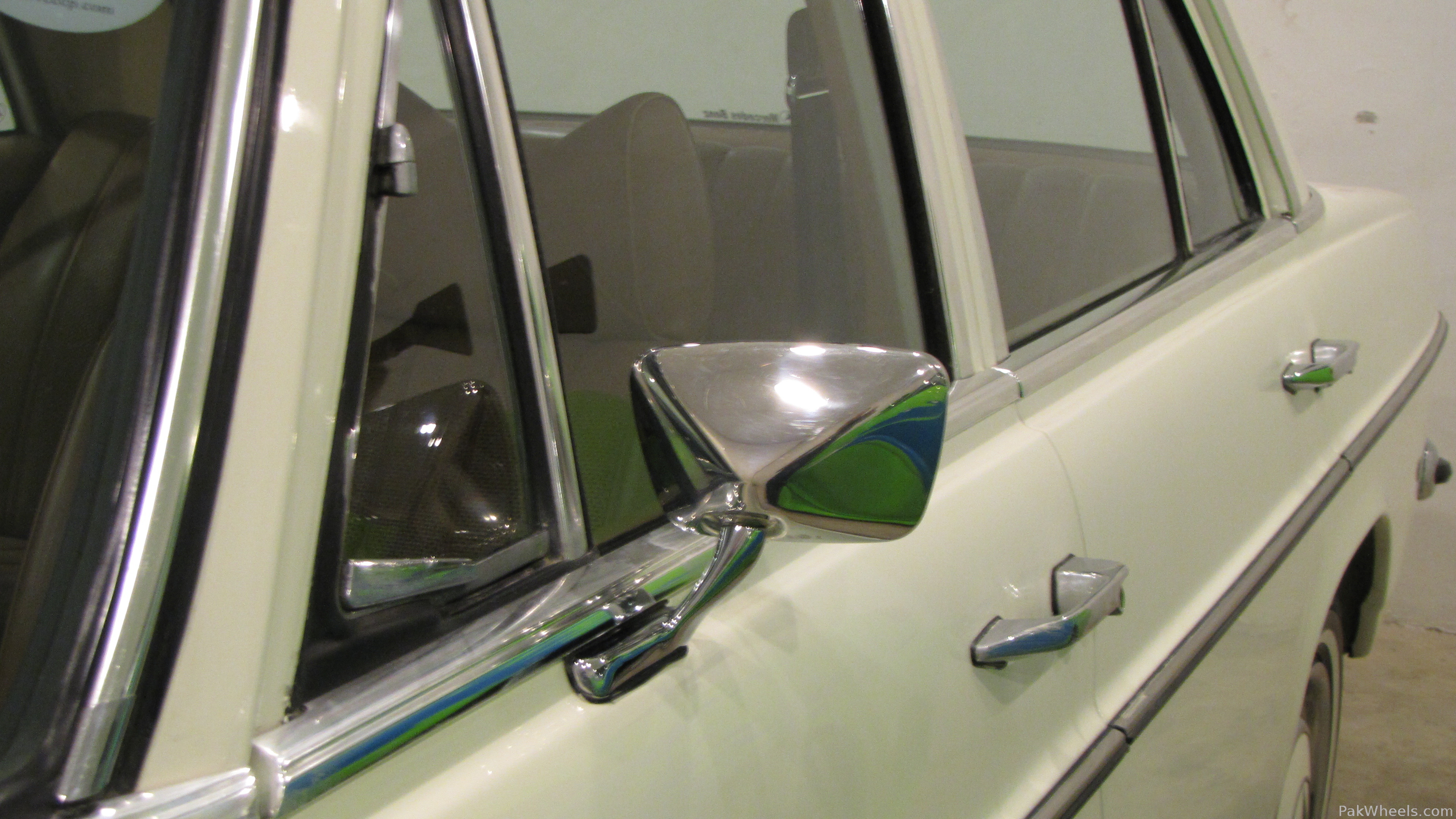 Mercedes Benz E Class - 1972 Mercedes-Benz 220 W115 (YCCC) Mercedes Benz E Class - 1972 Mercedes-Benz 220 W115 (YCCC) Image-11