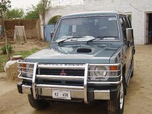 Mitsubishi Pajero - 1990