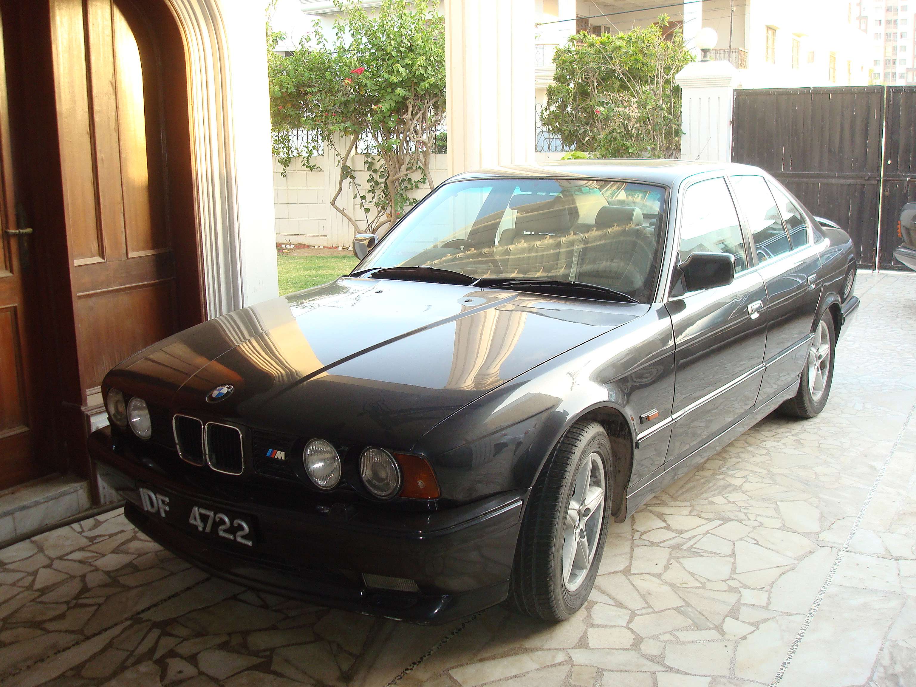 BMW 5 Series - 1989 M5 Image-1