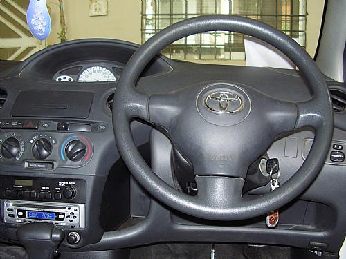 Toyota Vitz - 2003 small sports car Image-1