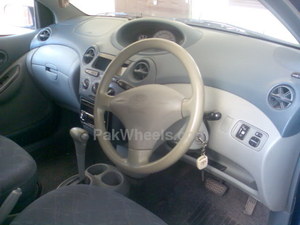Toyota Vitz - 2002