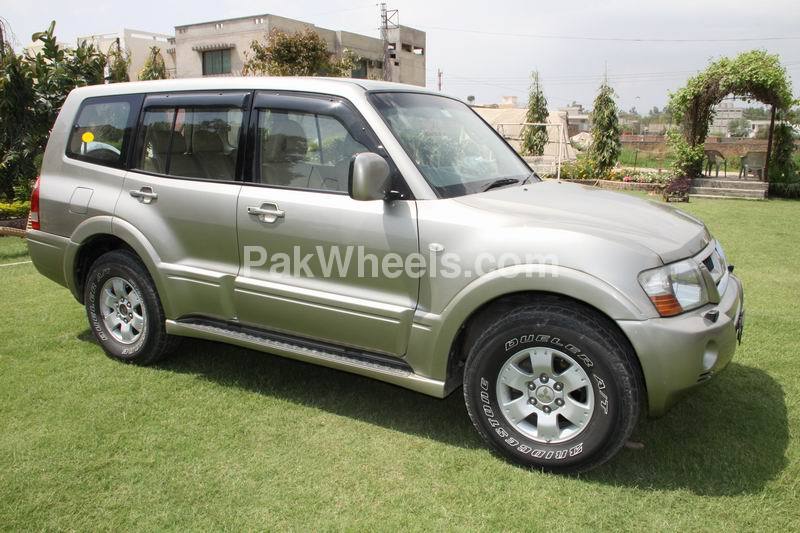 Mitsubishi Pajero 2004 for Sale in Faisalabad Image-1