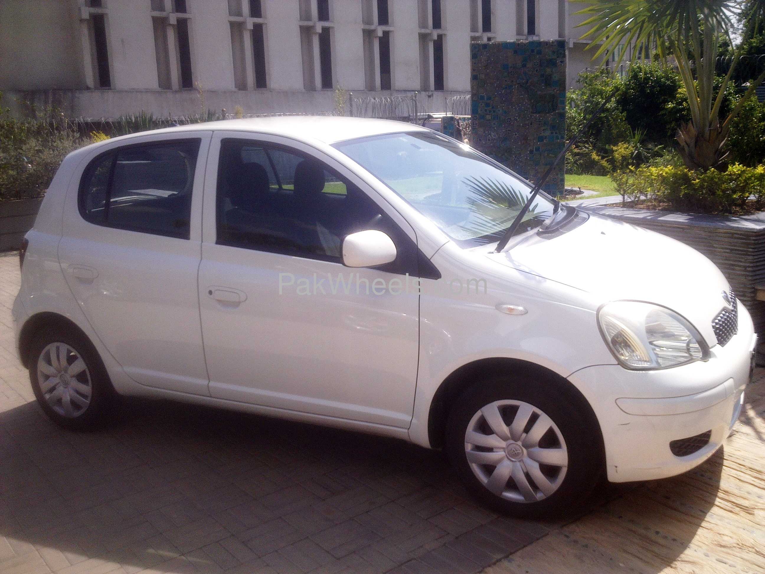 Toyota Vitz 2004 for Sale in Islamabad Image-1