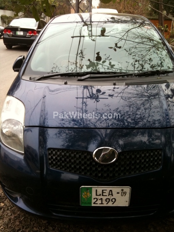 Toyota Vitz 2005 for Sale in Lahore Image-1