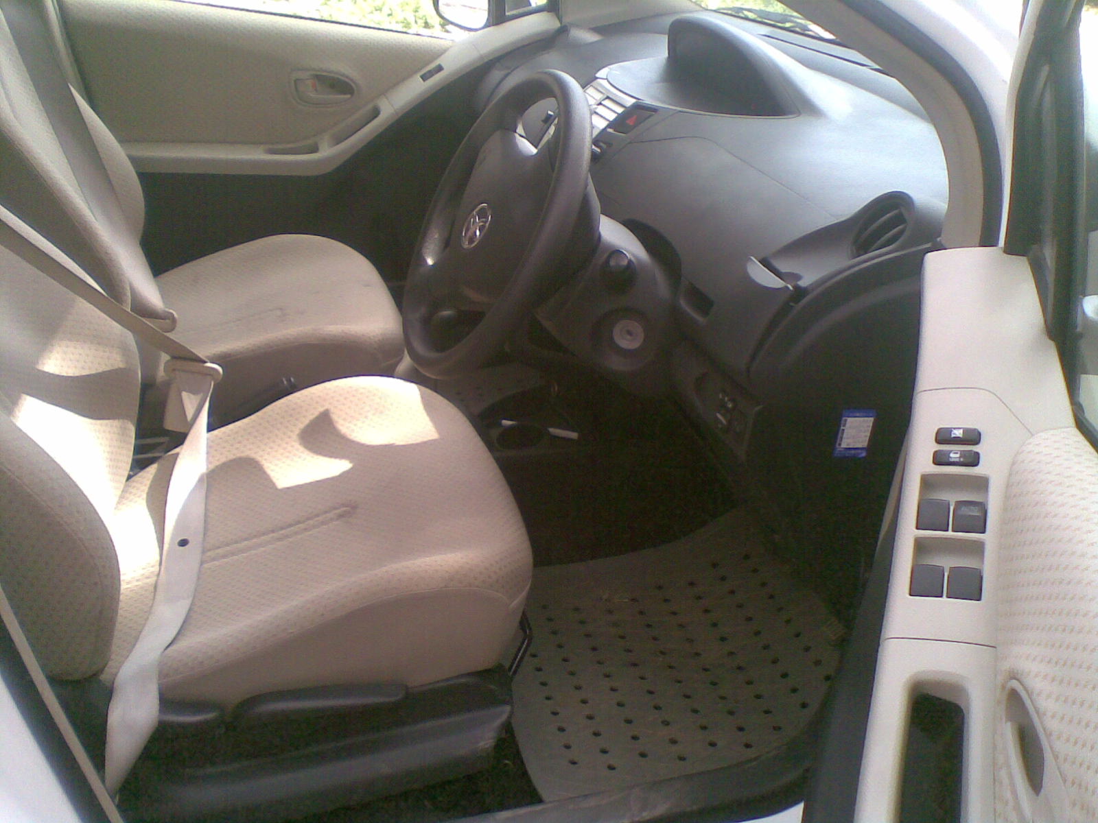 Toyota Vitz - 2006 Vitz  Toyota Vitz - 2006 Vitz  Image-3