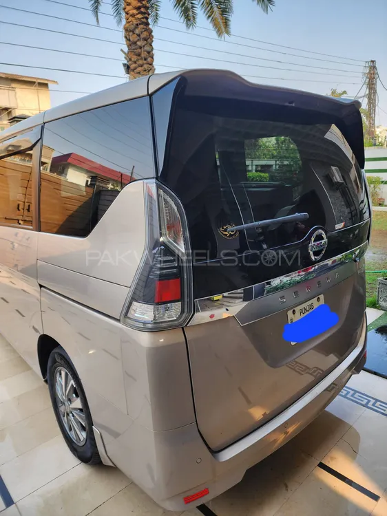 Nissan Serena 2018 for Sale in Faisalabad Image-1
