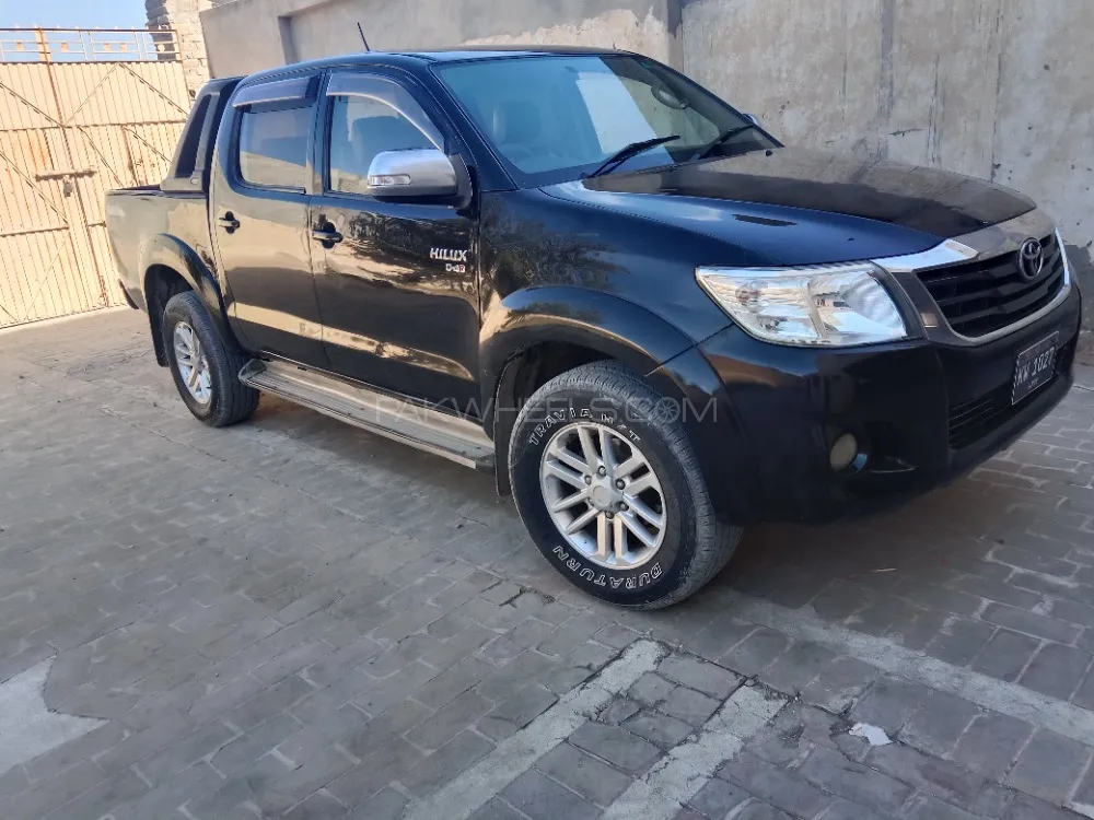Toyota Hilux 2016 for Sale in Karak Image-1
