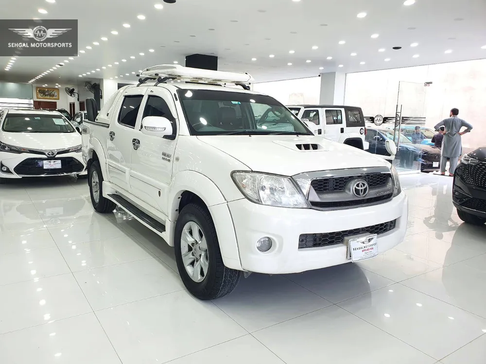 Toyota Hilux 2011 for Sale in Islamabad Image-1