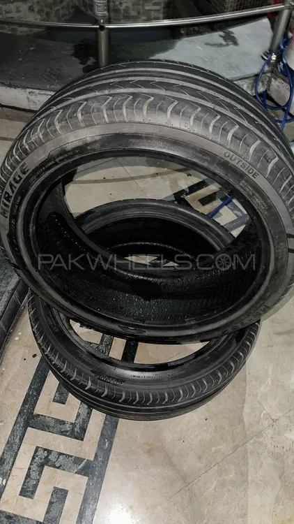 235/40/18 low profile tyres Image-1