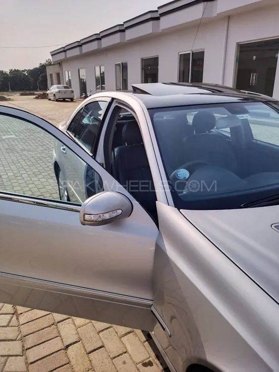 Mercedes Benz E Class 2005 for Sale in Kharian Image-1