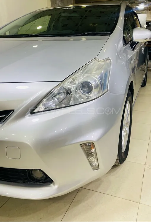 Toyota Prius Alpha 2011 for sale in Hyderabad