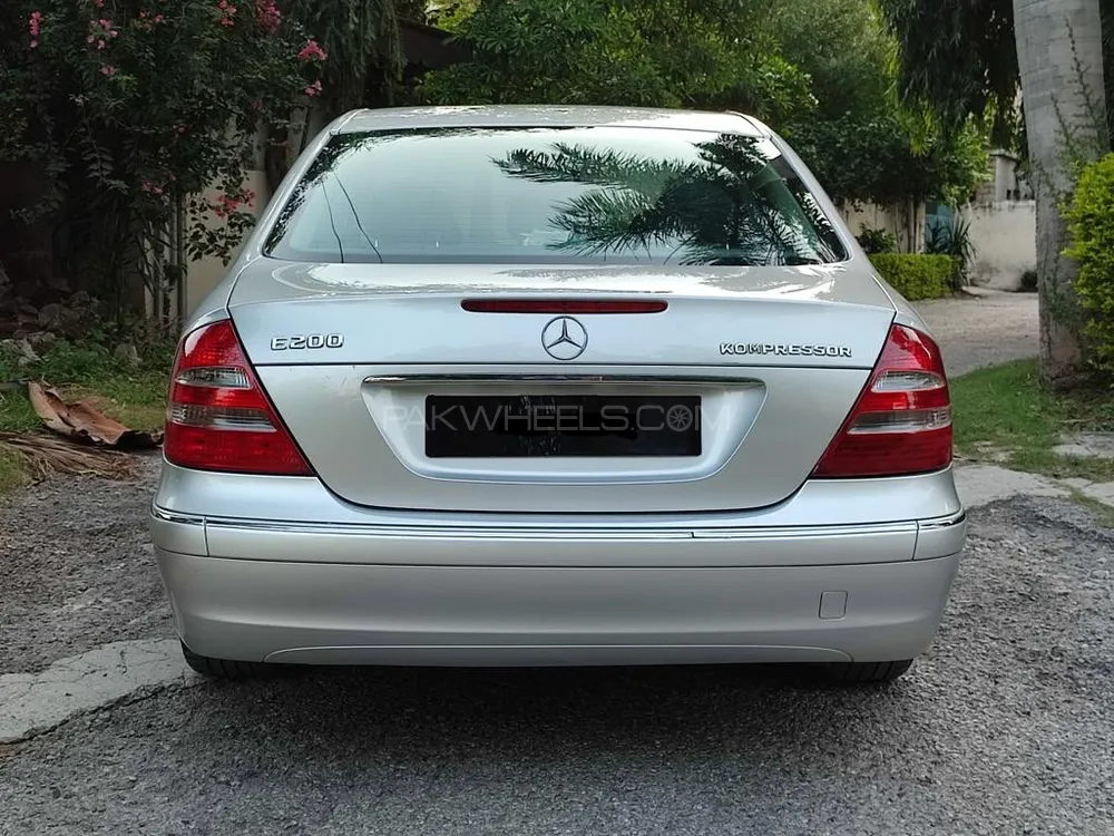 Mercedes Benz E Class 2004 for Sale in Faisalabad Image-1