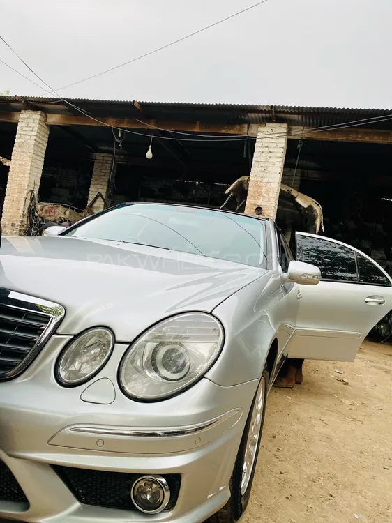 Mercedes Benz E Class 2004 for Sale in Peshawar Image-1