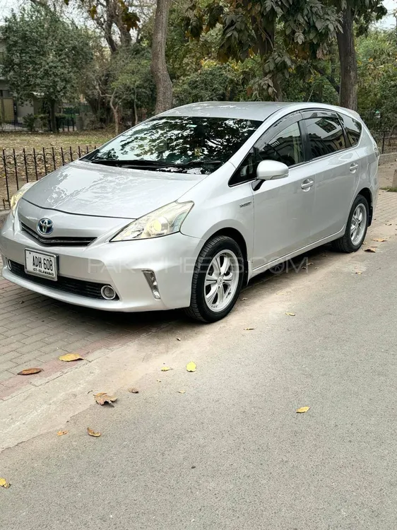 Toyota Prius Alpha 2013 for sale in Lahore