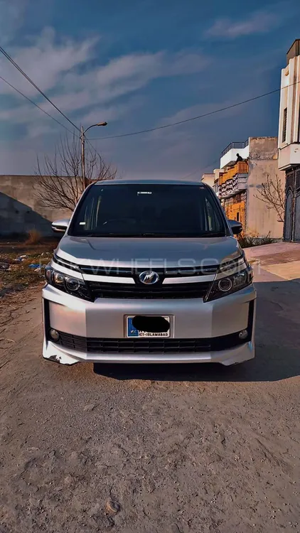Toyota Voxy 2015 for Sale in Peshawar Image-1