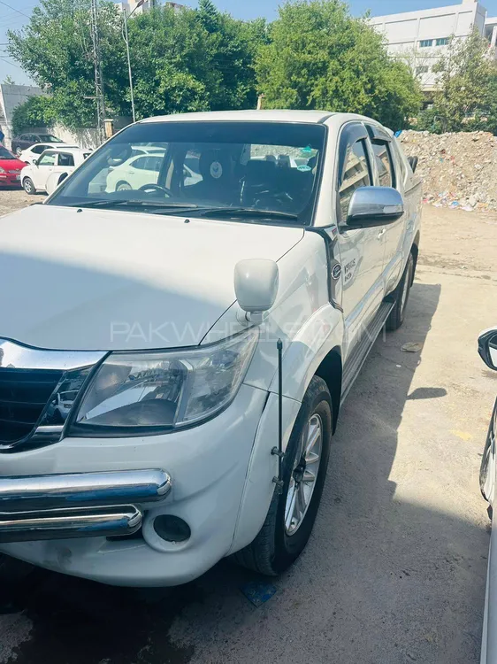 Toyota Hilux 2014 for Sale in Peshawar Image-1