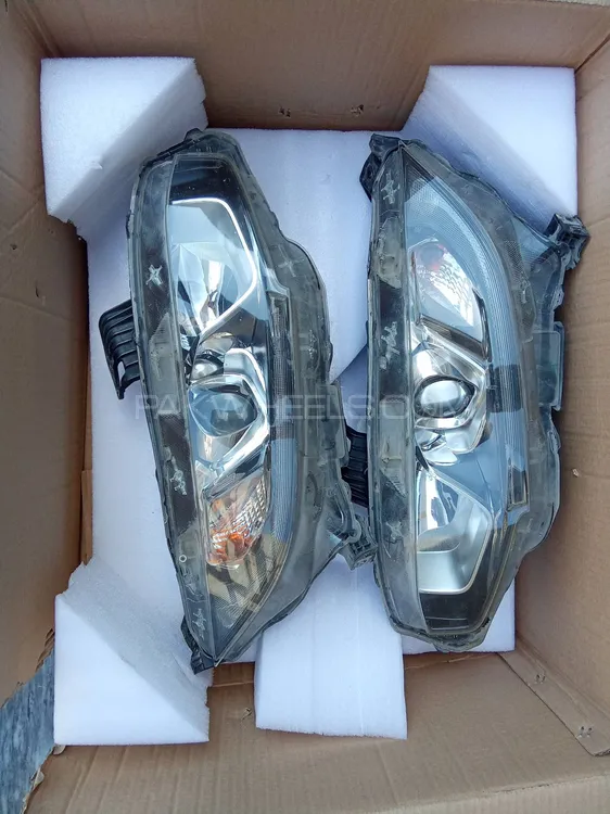 Honda Civic M.17 Turbo original headlights new in condition Image-1