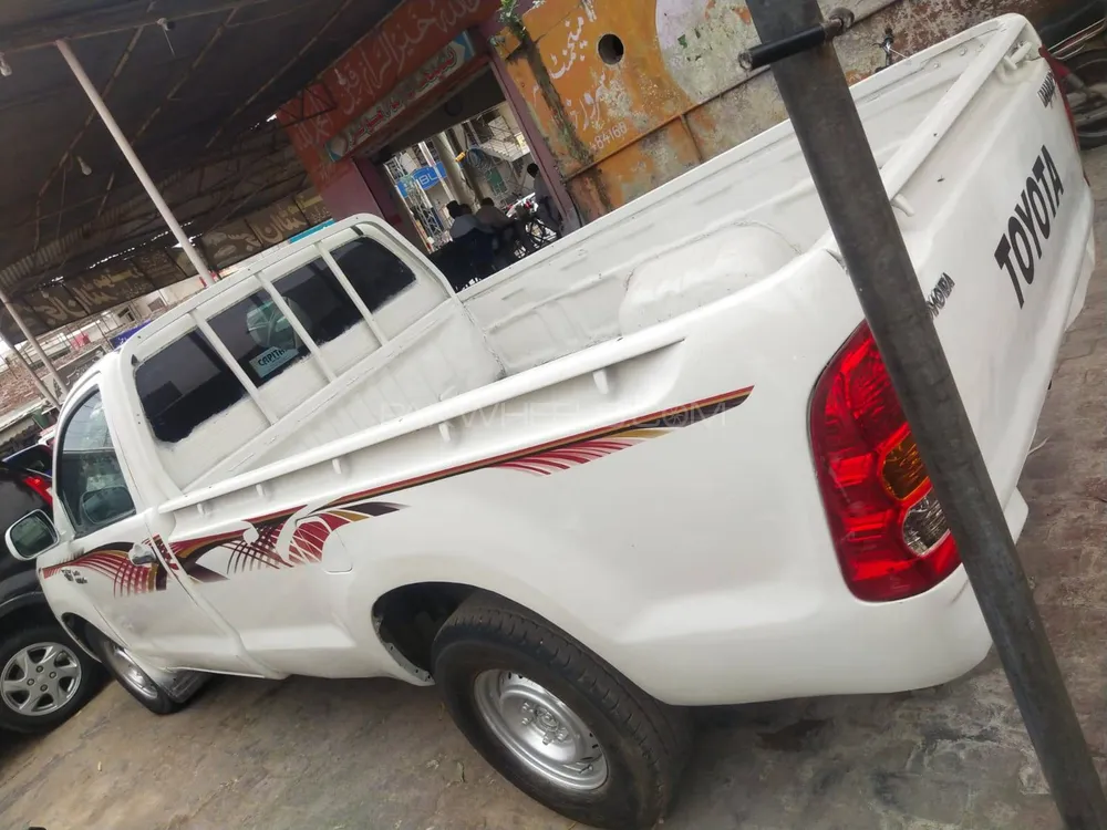 Toyota Hilux 2011 for sale in Mandi bahauddin