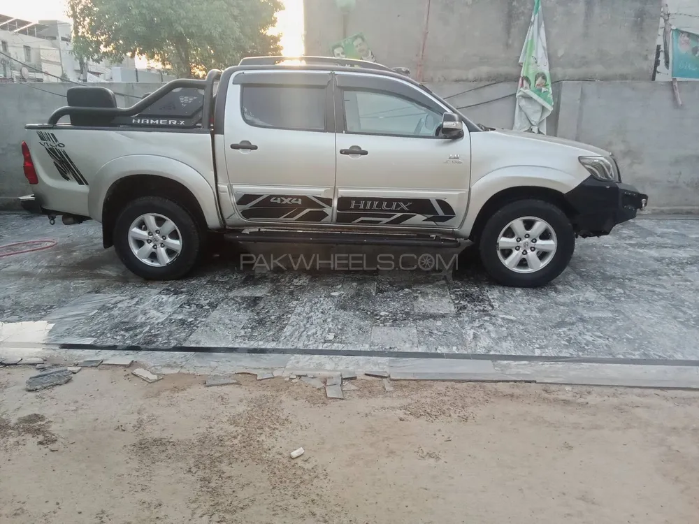 Toyota Hilux 2010 for Sale in Lahore Image-1