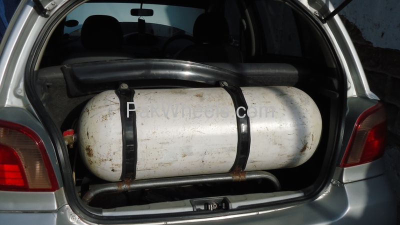 Toyota Vitz 1999 for Sale in Karachi Image-1