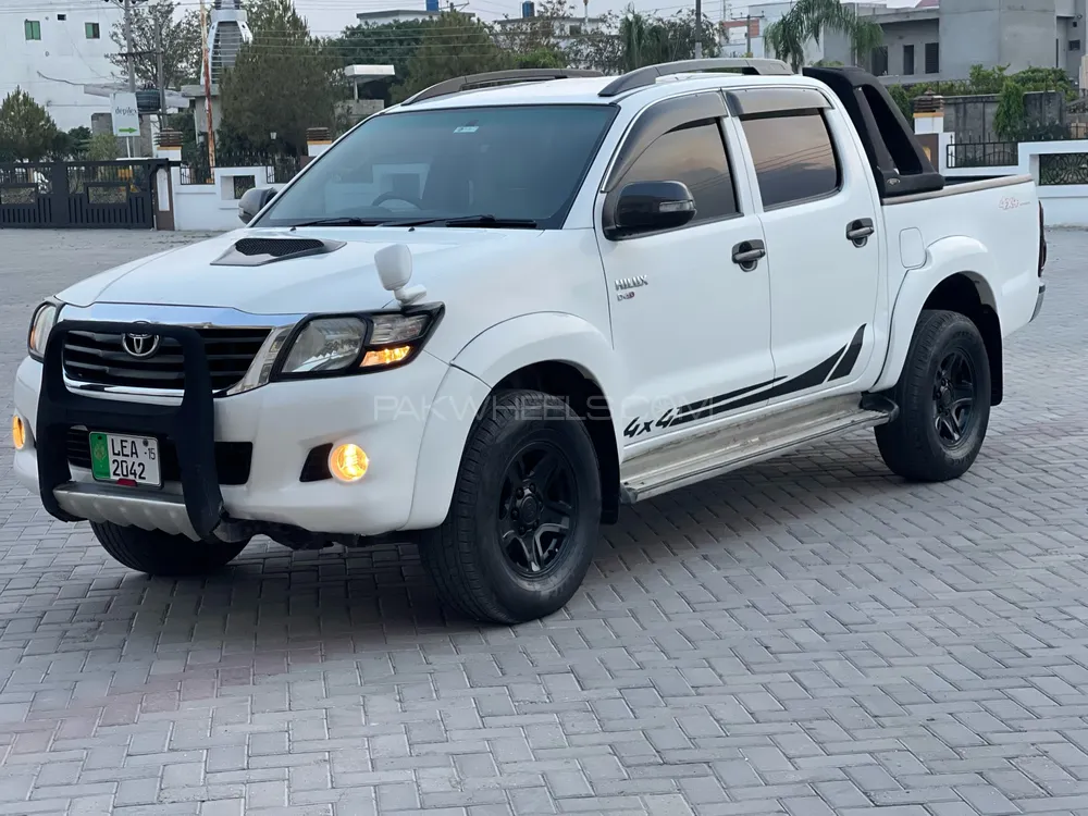 Toyota Hilux 2015 for Sale in Sialkot Image-1