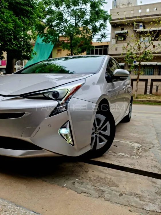 Toyota Prius 2017 for Sale in Islamabad Image-1