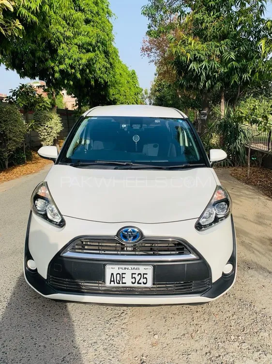 Toyota Sienta 2018 for Sale in Lahore Image-1
