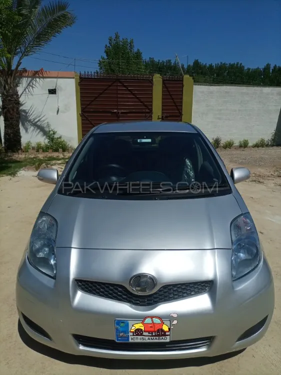Toyota Vitz 2008 for Sale in Takhtbai Image-1