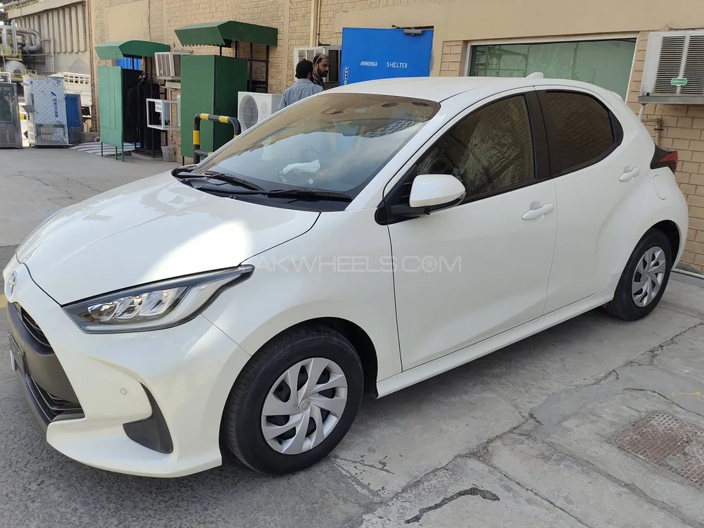 Toyota Yaris Hatchback 2020 for Sale in Mirpur mathelo Image-1