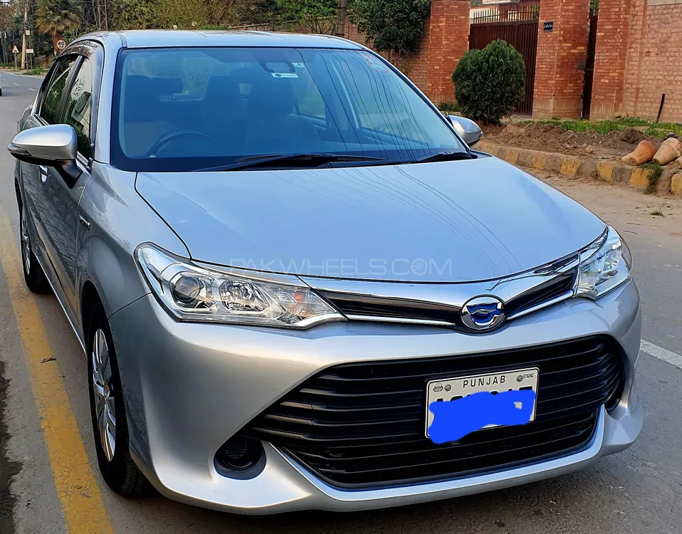 Toyota Corolla Axio 2017 for Sale in Faisalabad Image-1