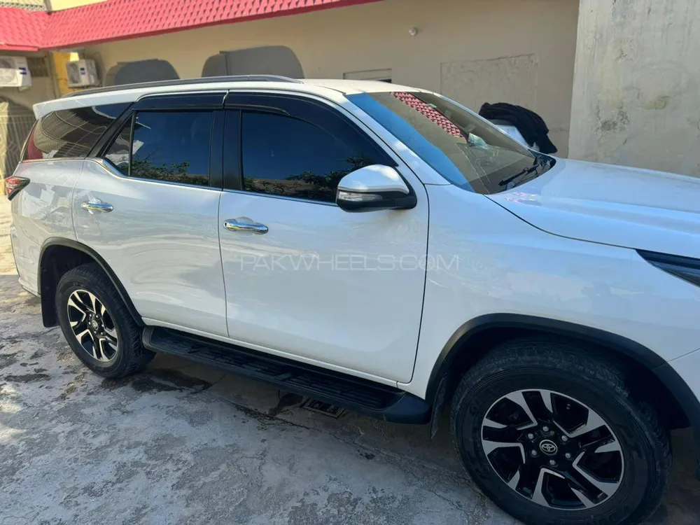 Toyota Fortuner 2017 for Sale in Hassan abdal Image-1
