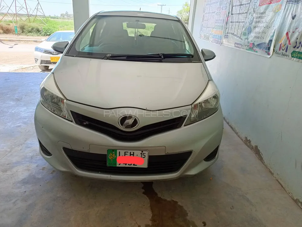Toyota Vitz 2012 for Sale in Tank Image-1