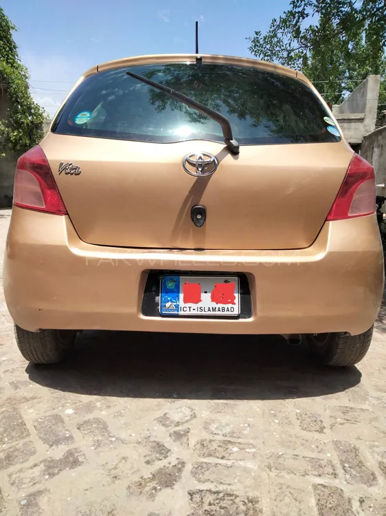 Toyota Vitz 2005 for Sale in Takhtbai Image-1