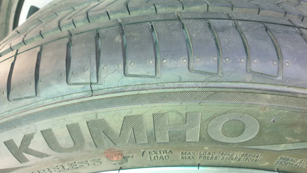 Kumho 235/45/18 tyres Image-1
