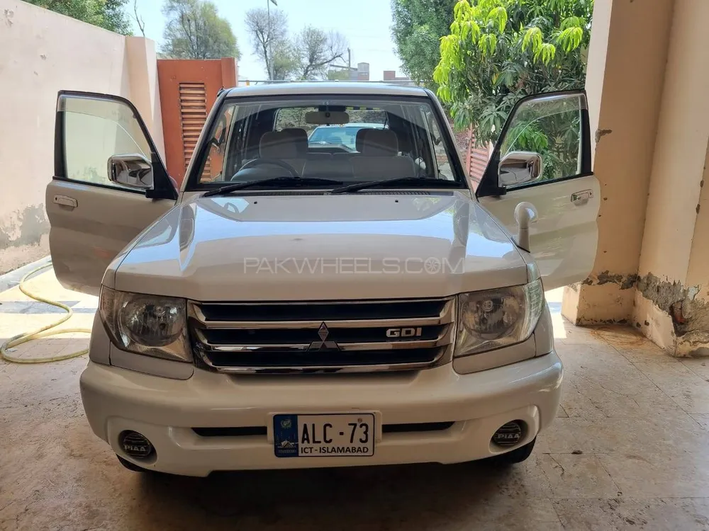 Mitsubishi Pajero 2001 for Sale in Rahim Yar Khan Image-1