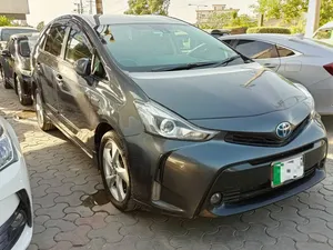 Toyota Prius Alpha G 2015 for Sale