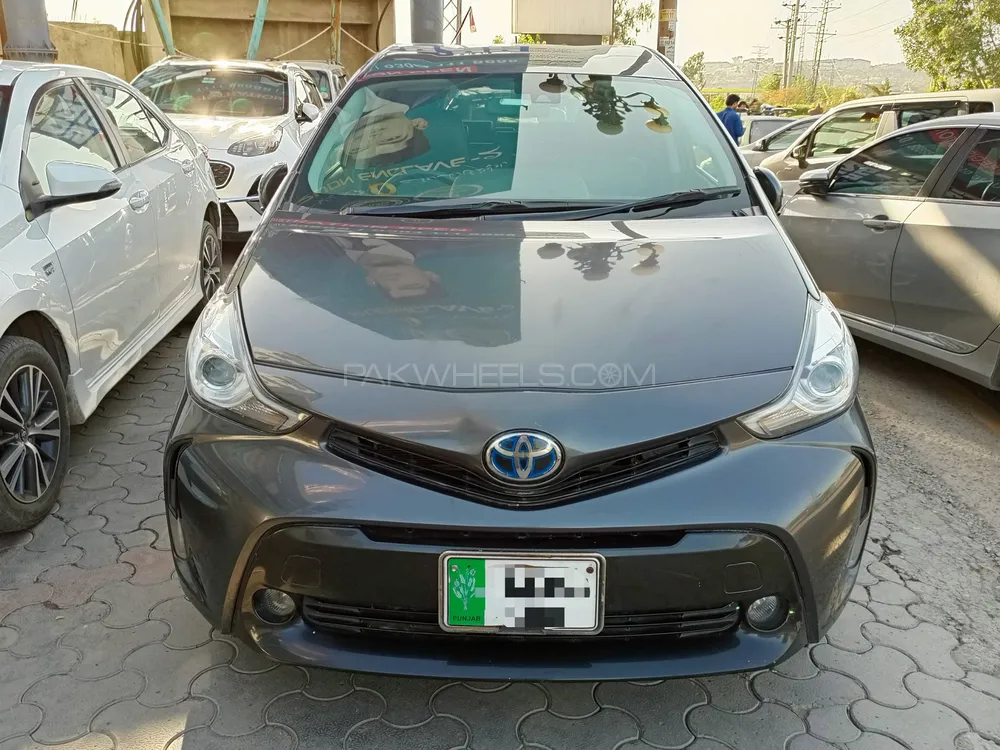 Toyota Prius Alpha 2015 for sale in Islamabad