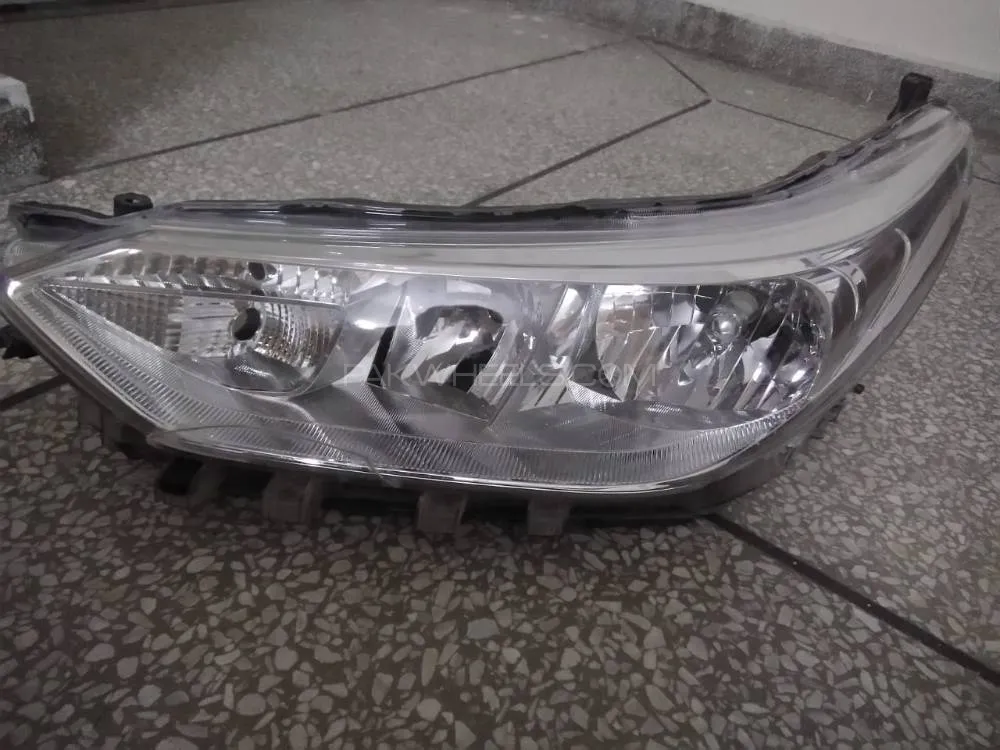 Car Headlight Toyota Yaris 2021 Image-1