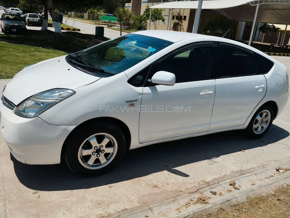 Toyota Prius 2008 for Sale in Islamabad Image-1