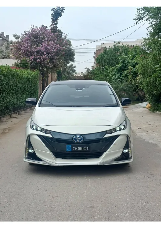 Toyota Prius PHV Plug In Hybrid 2017 For Sale In Peshawar PakWheels