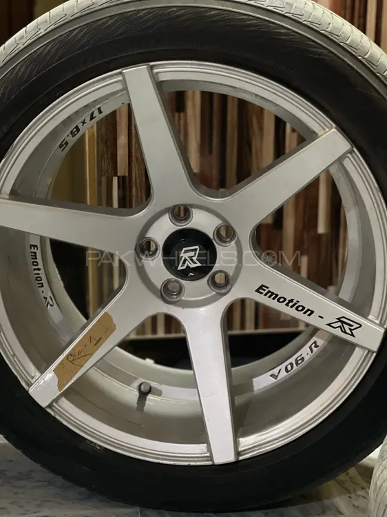 Alloy rims 17 inch Image-1