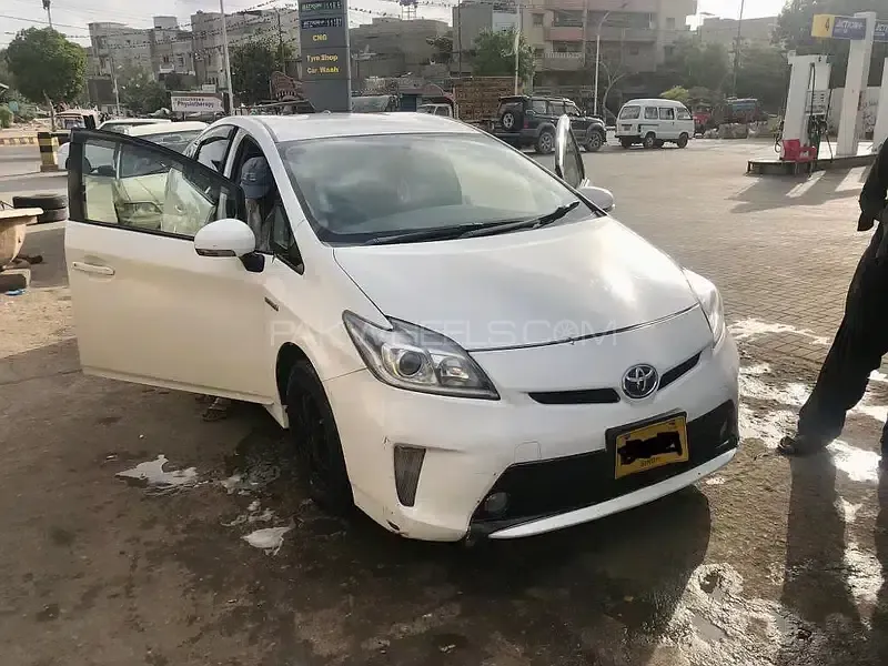 Toyota Prius 2013 for Sale in Karachi Image-1