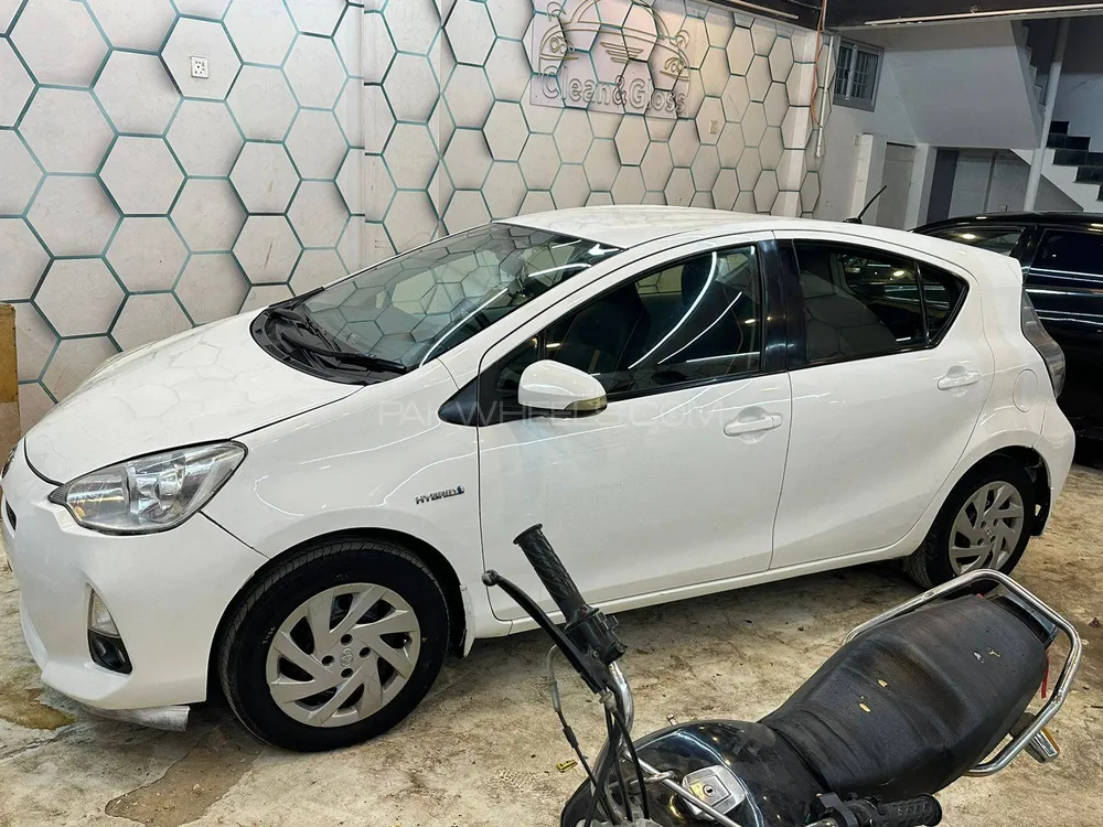 Toyota Aqua 2014 for Sale in Hyderabad Image-1