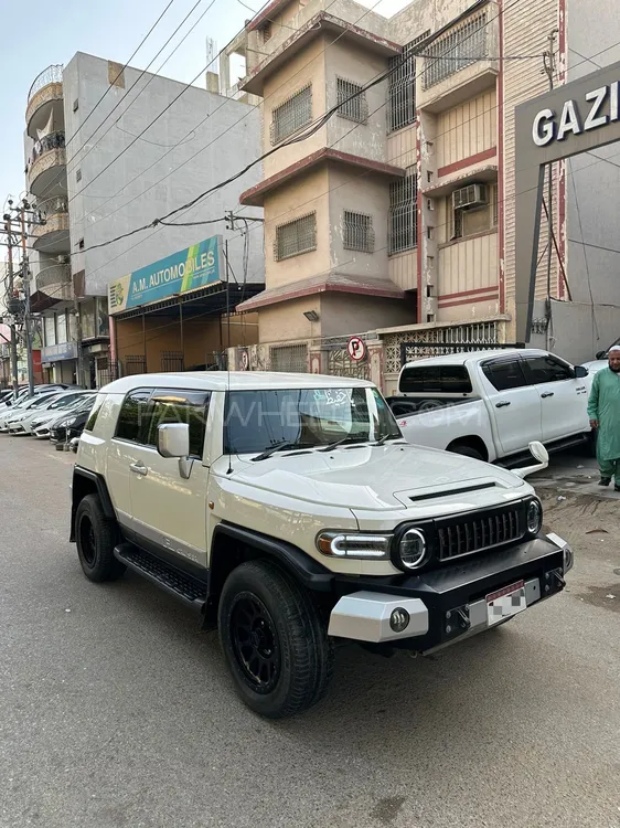 Toyota Fj Cruiser 2016 for Sale in Karachi Image-1