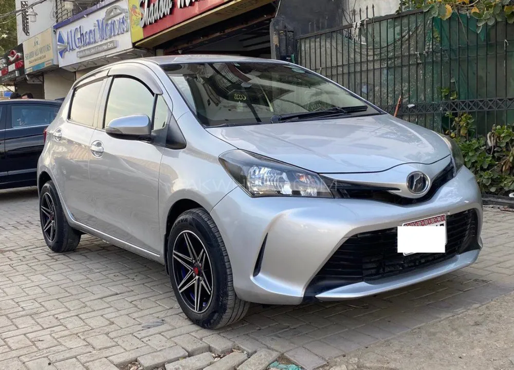 Toyota Vitz 2014 for Sale in Karachi Image-1