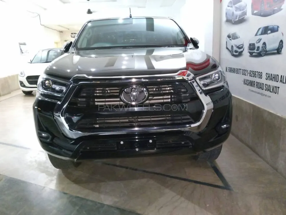 Toyota Hilux 2024 for Sale in Sialkot Image-1
