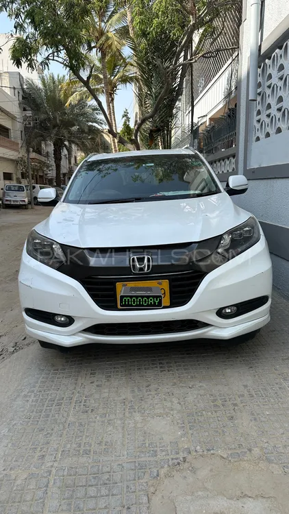 Honda Vezel 2015 for Sale in Karachi Image-1