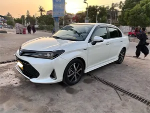 Toyota Corolla Axio Hybrid 1.5 2018 for Sale