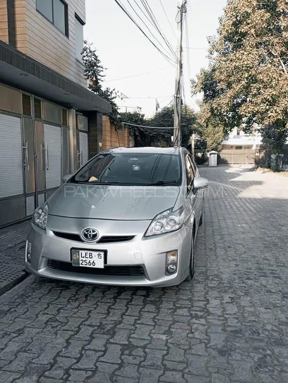 Toyota Prius 2011 for Sale in Multan Image-1