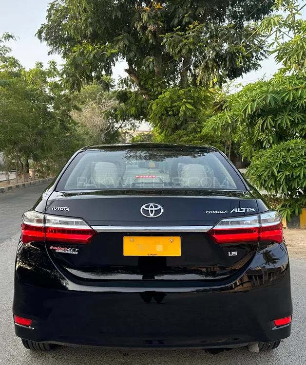 Toyota Corolla 2018 for Sale in Karachi Image-1